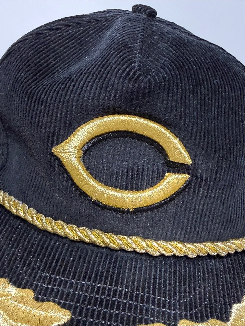 Chicago Cubs New Era Corduroy Filigree Golfer Snapback in Black with Gold
